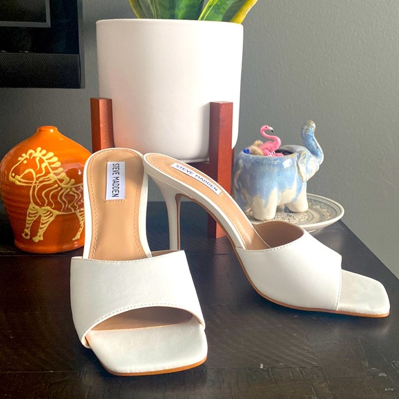 Steve Madden Shoes - BRAND NEW Steve Madden Signal Heels